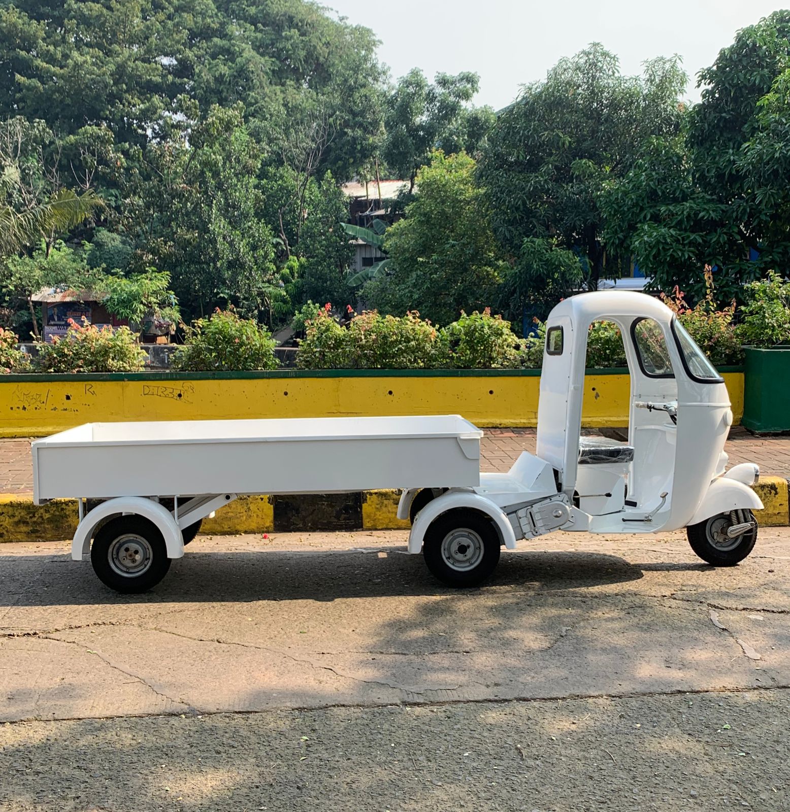 Ape Bajaj Pentaro utility trike with serving setup